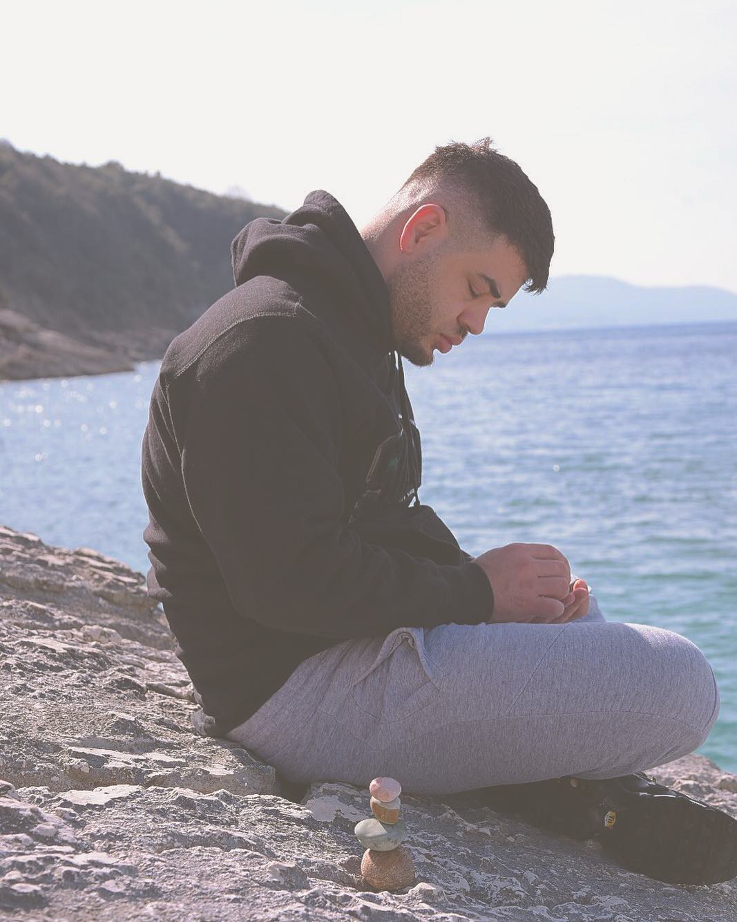 Noizy kthehet pas në kohë, surprizon fansat me këngë dedikuar dashurisë