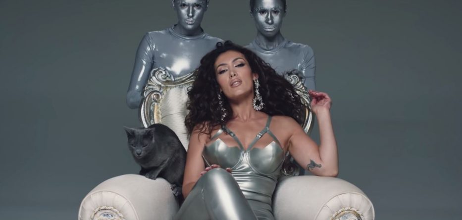 Shifra marramendëse! E dini sa kushton macja në klipin e Norës dhe Erës?