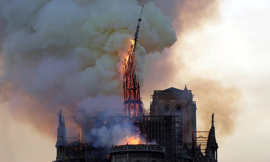 Zjarri në Notre Dame, dëshpërimi i presidentit francez