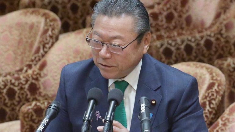 Ofendoi banorët, ministri jep dorëheqjen