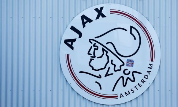 Policia italiane arreston tifozët e armatosur të Ajaksit