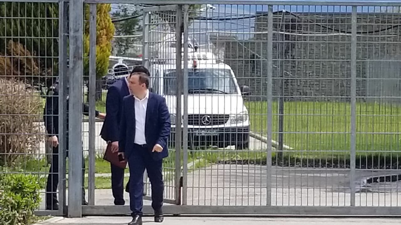 Prokurorët në aeroport për supergrabitjen. Pse policia u lajmërua 5 minuta me vonesë?