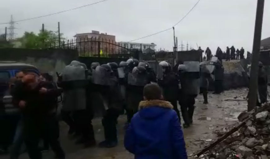Protesta te Bregu i Lumit, Balliu: Gruas i thyen këmbën, një burri i çanë kokën
