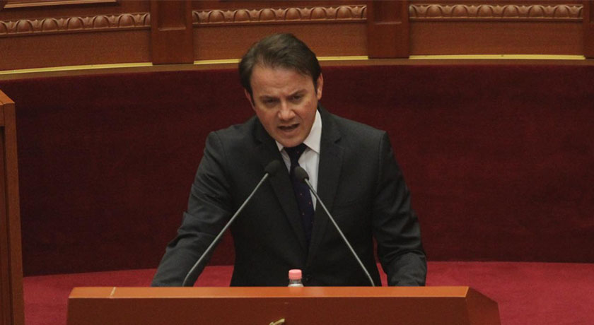 Deputeti i opozitës, Ralf Gjoni kërkon dorëheqjen e ministrit të Brendshëm