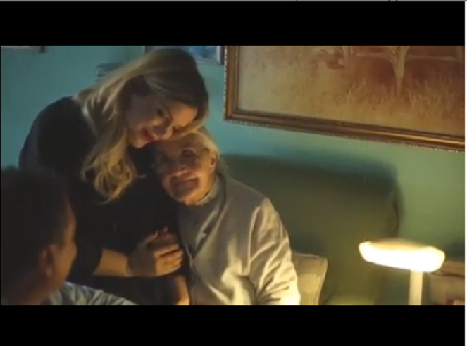 Nexhmie Hoxha feston ditëlindjen, Rezarta publikon videon: Denjësisht 98 vite!