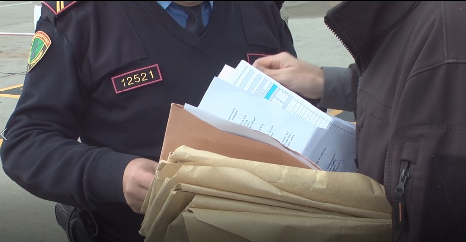 Riatdhesohen 50 shqiptarë nga Franca, zv.ministrja: Mos tentoni azil, rrezikoni…