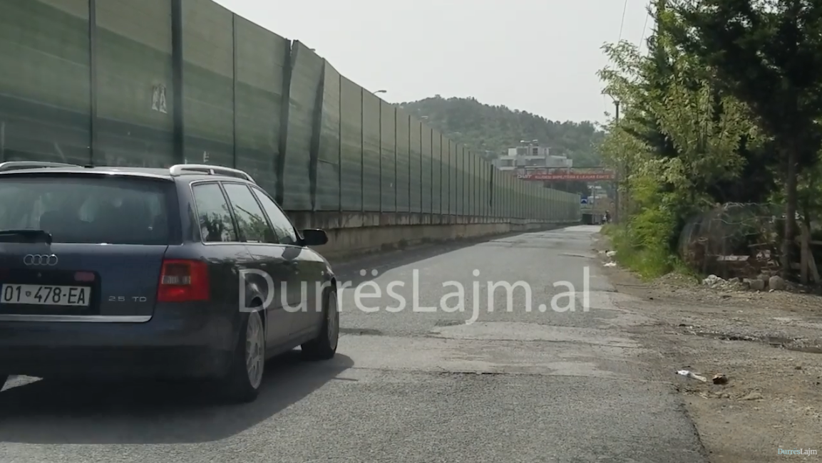 Durrës, sezoni turistik në prag, infrastruktura rrugore lë për të dëshiruar (VIDEO)