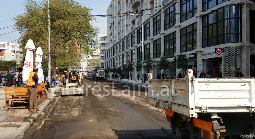Bllokohen rrugët në Durrës, nis projekti i rikonstruksionit të tyre (VIDEO)