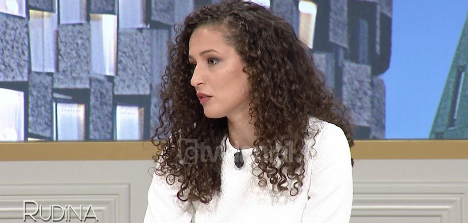 Ish-deputetja i kërkon falje publikisht bashkëshortit