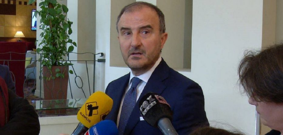 Rikthimi i vizave? Ambasadori i BE-së: Asgjë nuk ka ndryshuar, shqyrtohet nëse dërgohet raporti në KE