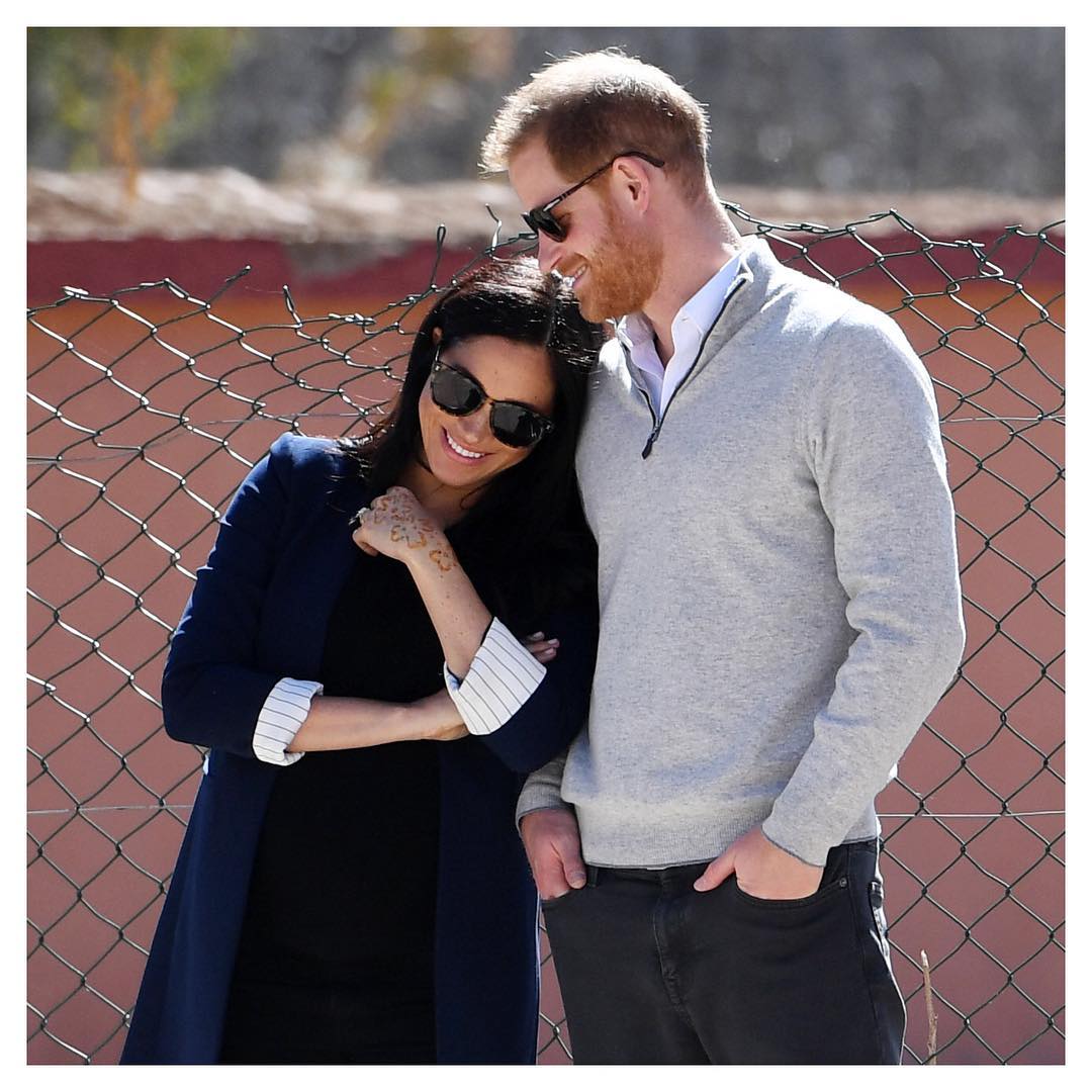 Meghan e Harry: Mos na sillni dhurata, bëni bamirësi