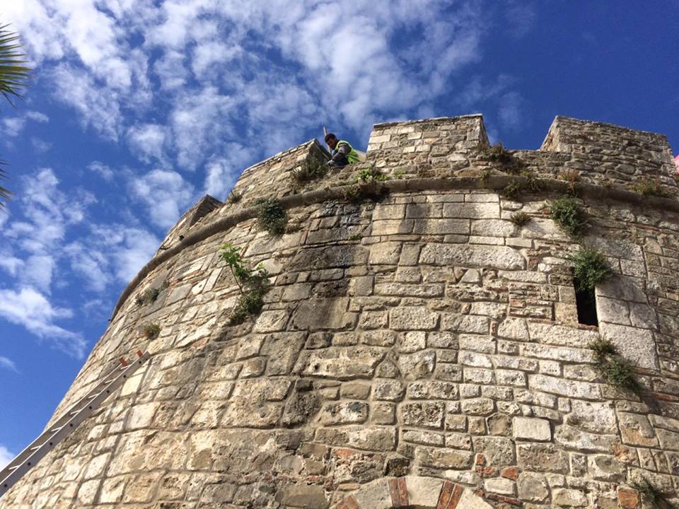 Çfarë po ndodh tek Torra Veneciane dhe muret antike? Nis aksioni për… (FOTO)