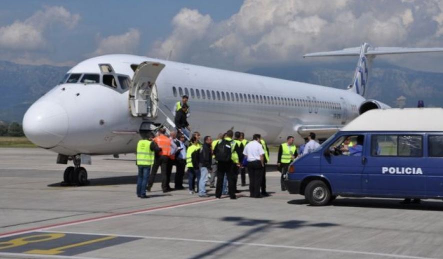 Vrasje, vjedhje me dhunë dhe trafik droge, ekstradohen 3 shqiptarë të “rrezikshëm”