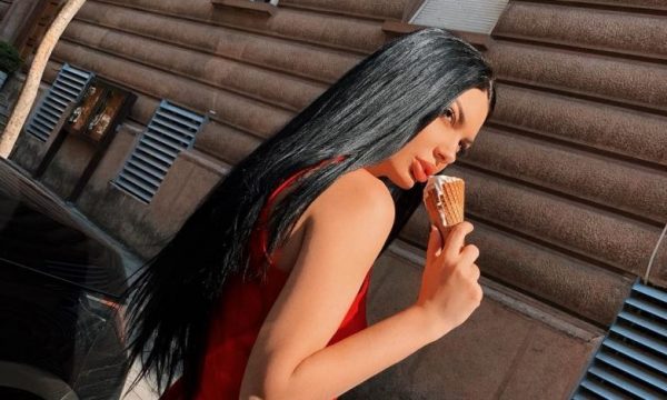 Zaimina ‘përvëlon’ me këto foto në të kuqe