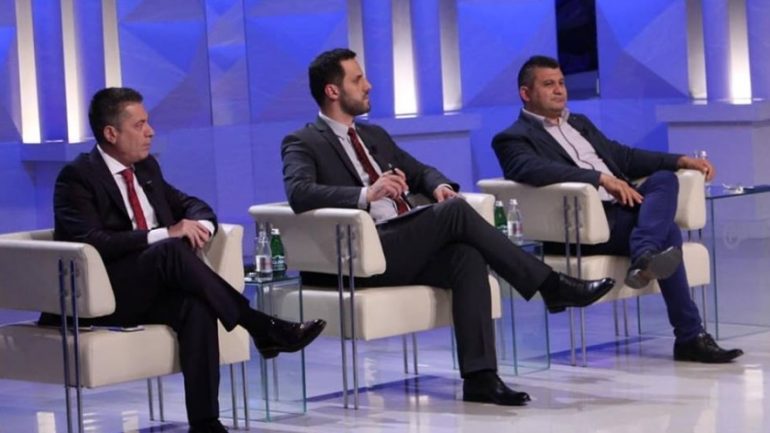 Vrasjet, zv.ministri përplaset me gazetaren: Qytetarët, jo të kërcënuar