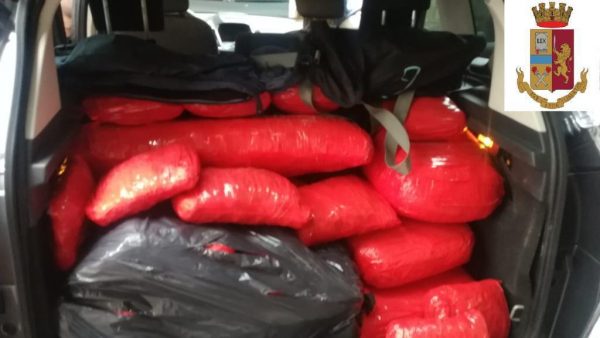 Itali, arrestohet shqiptari me 1 milionë euro drogë në makinë
