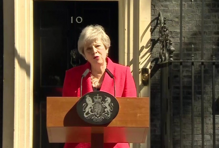 Kryeministrja britanike jep dorëheqjen