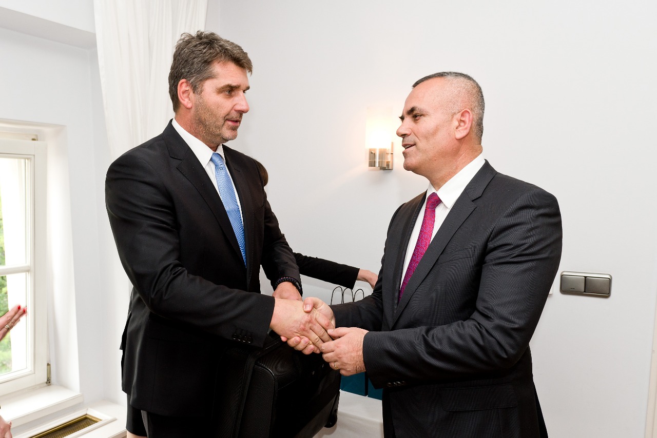 Drejtori i Policisë së Shtetit takon homologun çek: Operacione të përbashkëta antitrafik