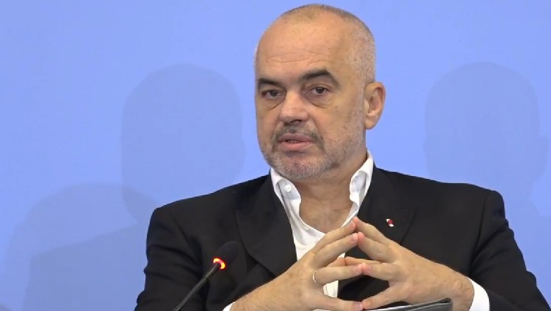 Ofendoi kryeministrin, shoqërohet për verifikim dhe lihet i lirë i riu nga Elbasani