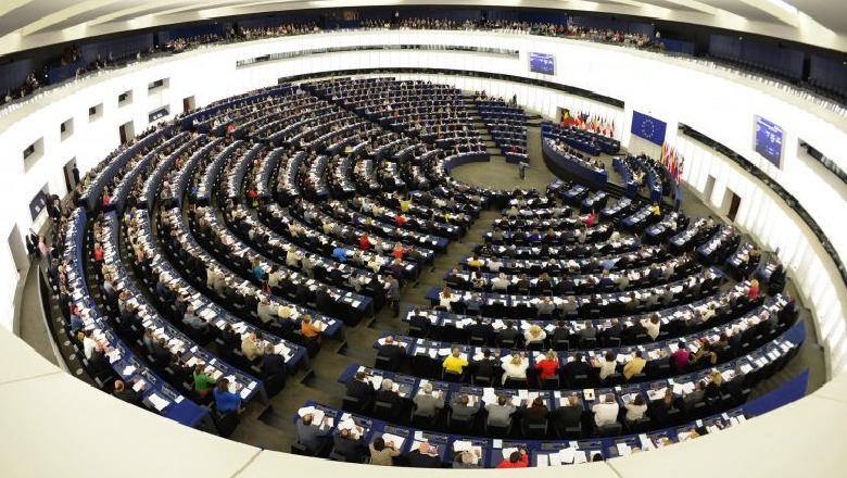 Kabineti i Hahn: Nuk shtyhet data e publikimit të Progres-Raportit për Shqipërinë