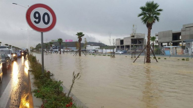 Sigurimi i pronës, shqiptarëve u del frika nga zjarri dhe forcat e natyrës