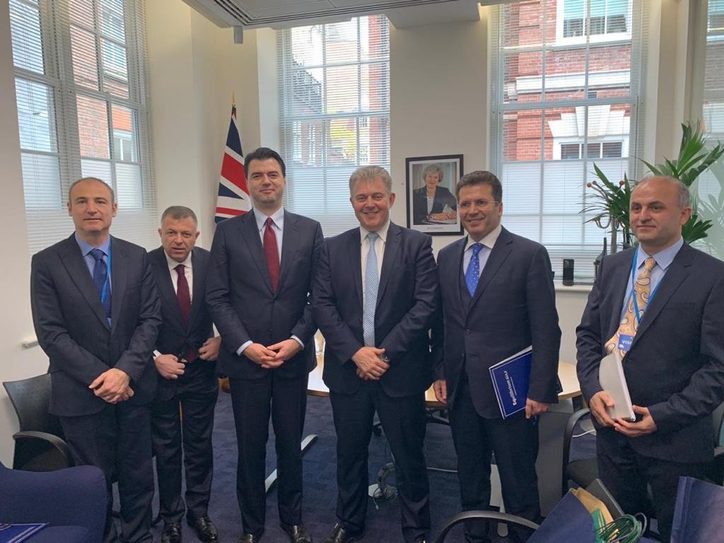 Basha takohet me konservatorët britanikë: Bashkëpunim i ngushtë dypalësh