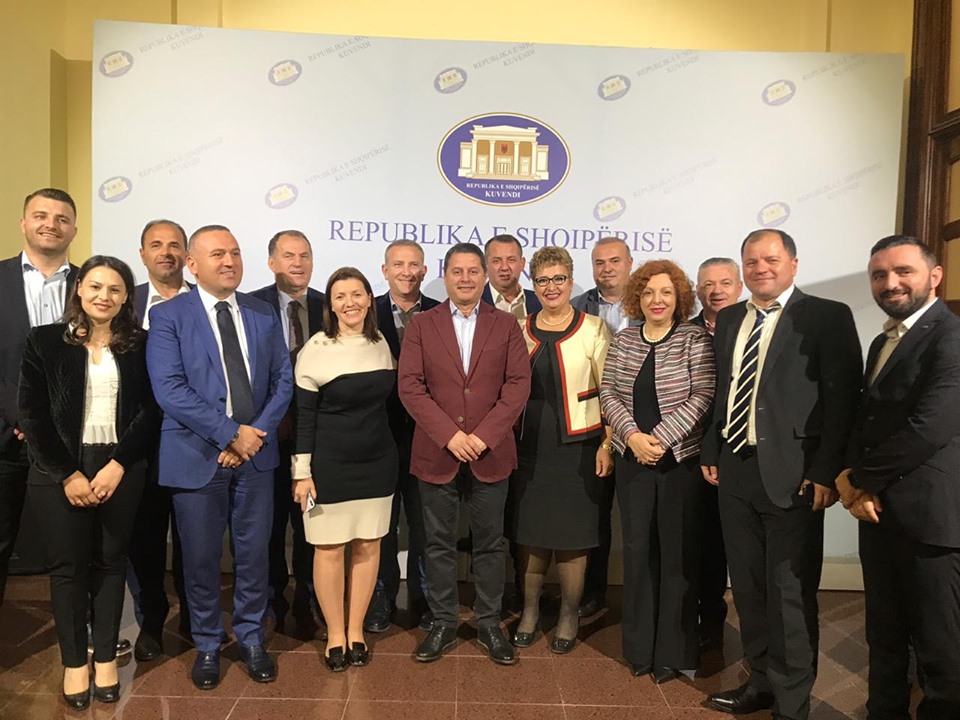 Pjerin Ndreu njofton largimin si deputet: Sot mbledhja e fundit me kolegët