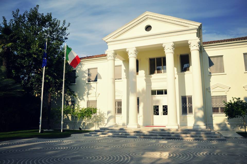 Ambasada italiane thirrje qytetarëve të saj: Bëni kujdes maksimal!