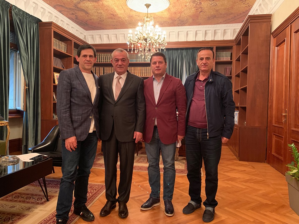 Deputetët e PS-së lënë mandatin, Pjerin Ndreu publikon dorëheqjen