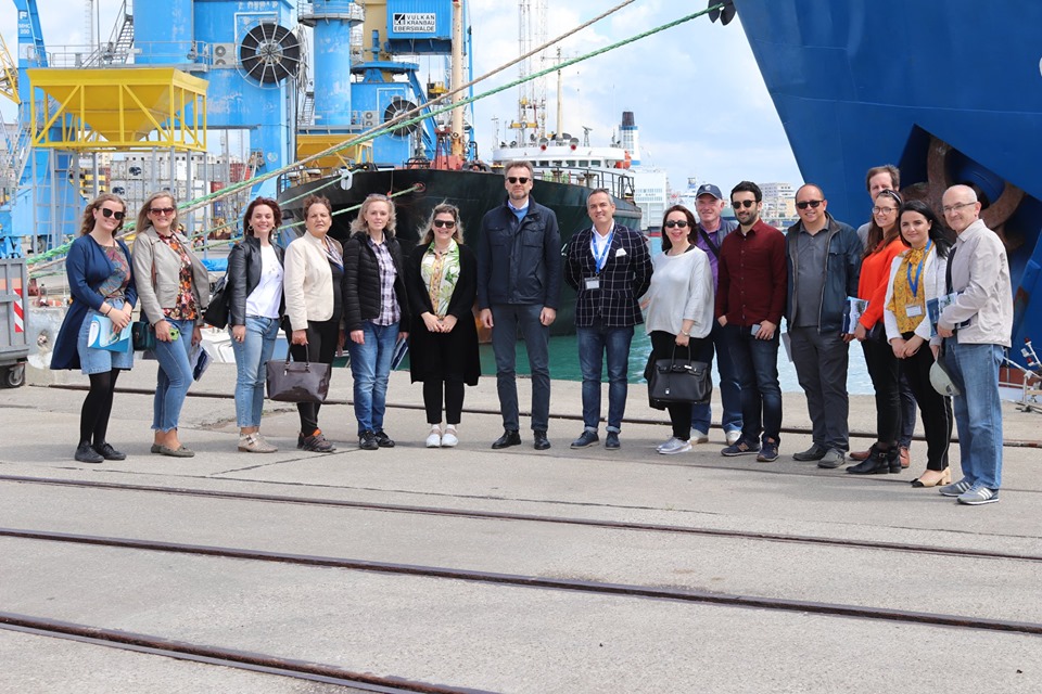 Delegacioni norvegjez viziton portin e Durrësit (FOTO)