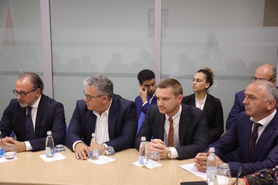 Sezoni turistik në prag, nënkryetari i bashkisë Durrës pjesë e delegacionit në Prishtinë (FOTO)