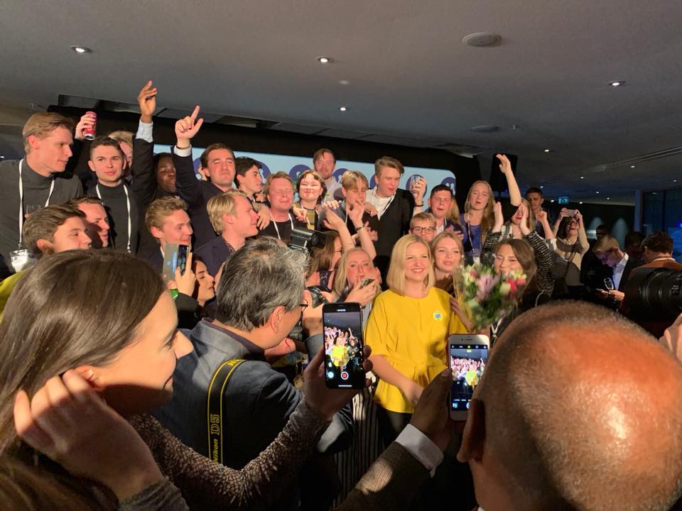 Një eurodeputete shqiptare, Meta dhe Basha urojnë Arba Kokalarin