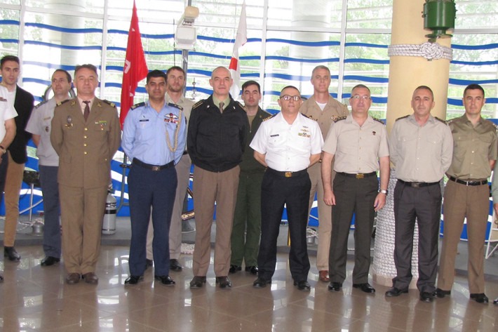 Durrës, atashetë ushtarakë të vendeve të huaja vizitë në Komandën e Forcës Detare