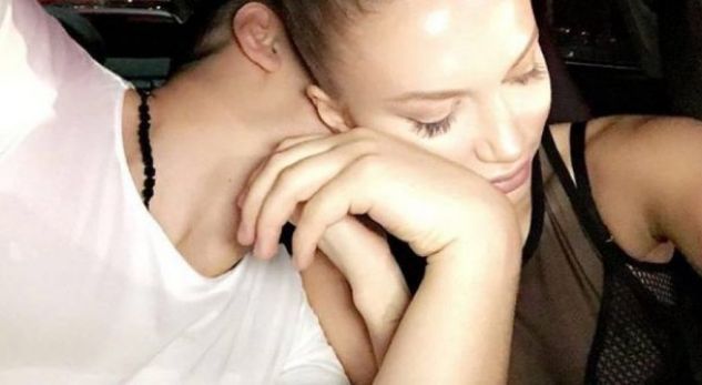 U tha se janë ndarë, Lori Hoxha dhe Vis Bajraktari fotografohen bashkë në Tiranë