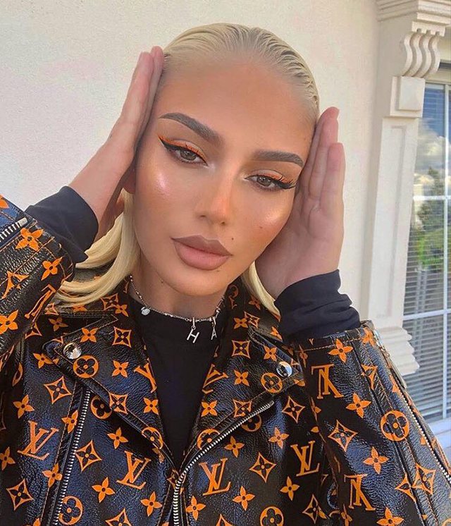 Petra ta bleu xhaketën “Louis Vuitton”? Loredana i përgjigjet ndjekësit “dhëmb për dhëmb”
