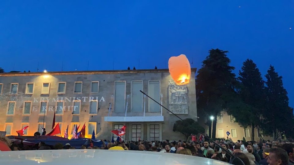 FOTOLAJM/ Balonat “Rama ik” pushtojnë qiellin!