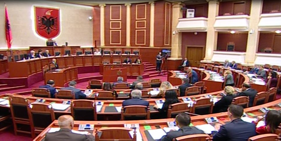 Betohen në Kuvend 11 deputetët e rinj (EMRAT)