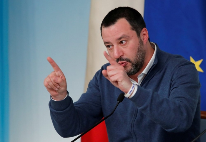 Dy të vdekur e 5 të plagosur nga zjarri që vuri emigranti, Salvini: Të gjithë në shtëpi!