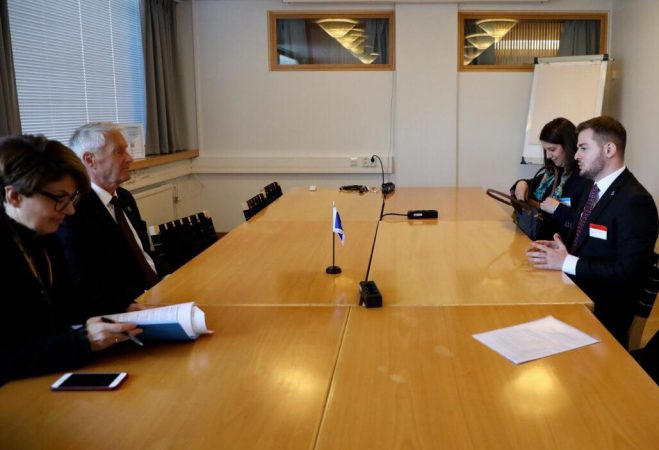 Ministri Cakaj takon Sekretarin e KiE