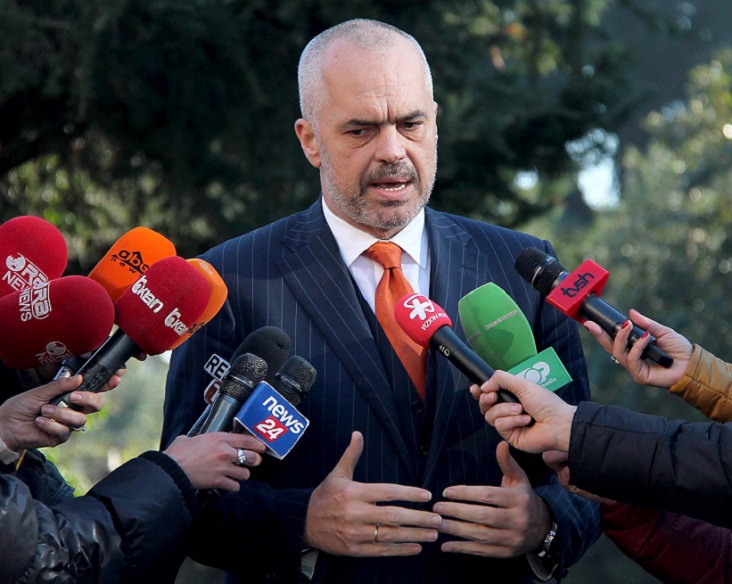 Rama njofton komunikim me gazetarët