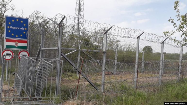Ndalohen 52 migrantë në kufirin Hungari-Serbi