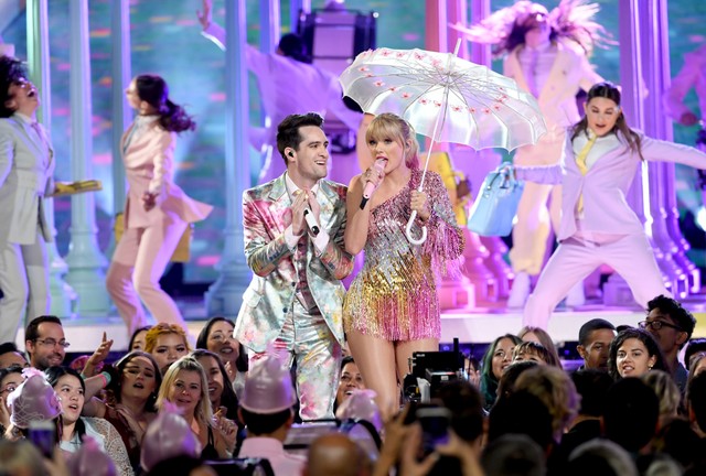 Taylor Swift sërish në telashe, fansat e akuzojnë se ka kopjuar Beyonce-n