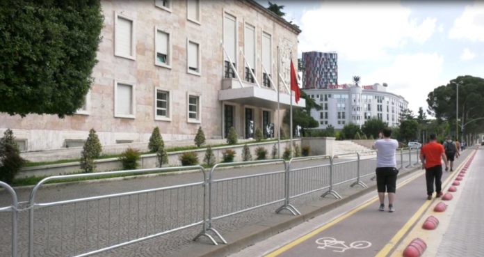Kryeministria bëhet gati për protestën e opozitës