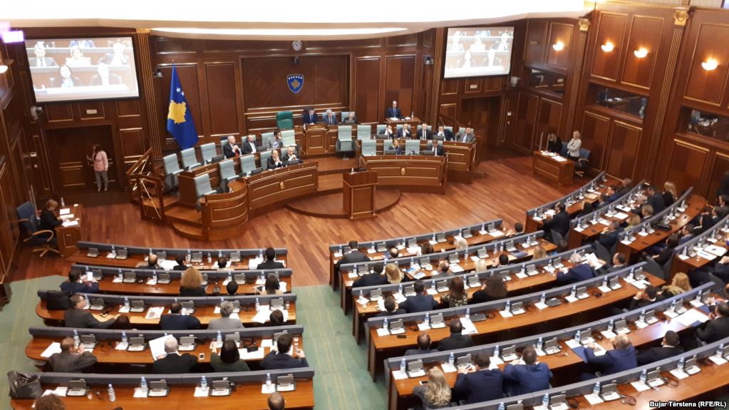 Deputetja publikoi foton e dhunimit, plasin polemikat në Kosovë