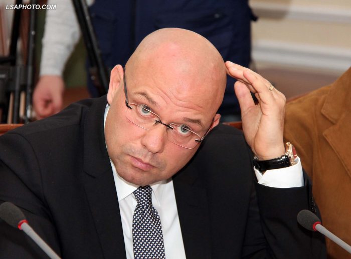 “Më mirë djepi bosh se shejtani brenda”, Manjani i përgjigjet Ramës