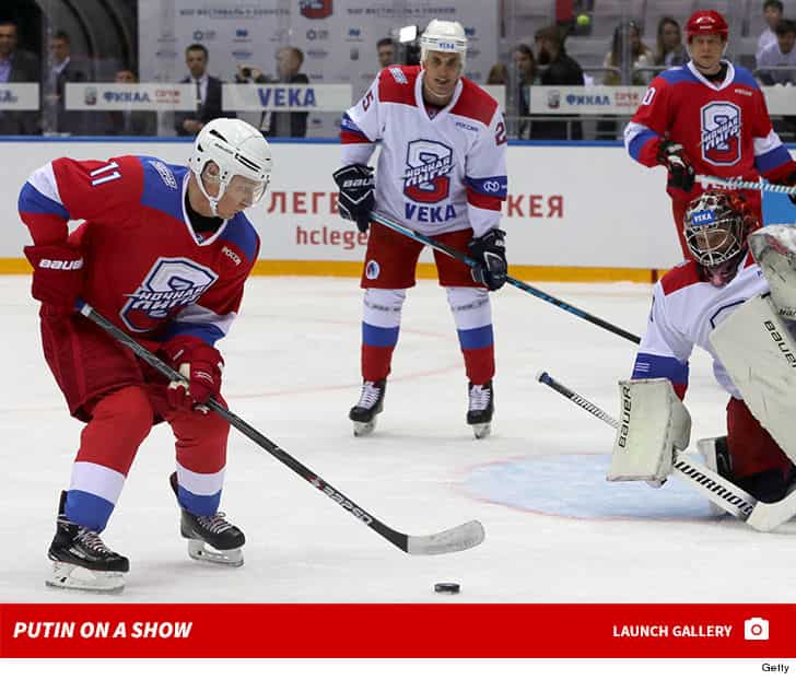 Vladimir Putin bën namin në gola qyl dhe pastaj rrëzohet gjatë paradës! (VIDEO)