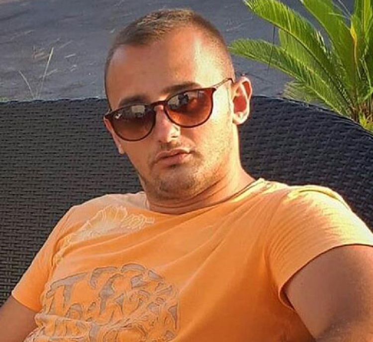 Panik në lokal, pas sherrit i riu nxjerr pistoletën