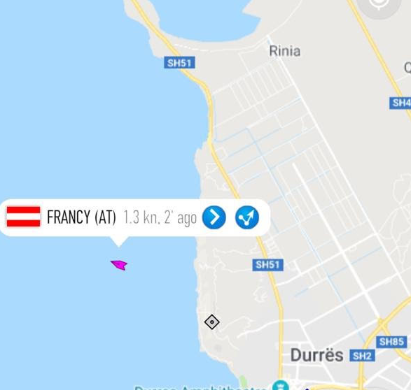 Jahti turistik rrezikon mbytjen në bregdetin e Durrësit