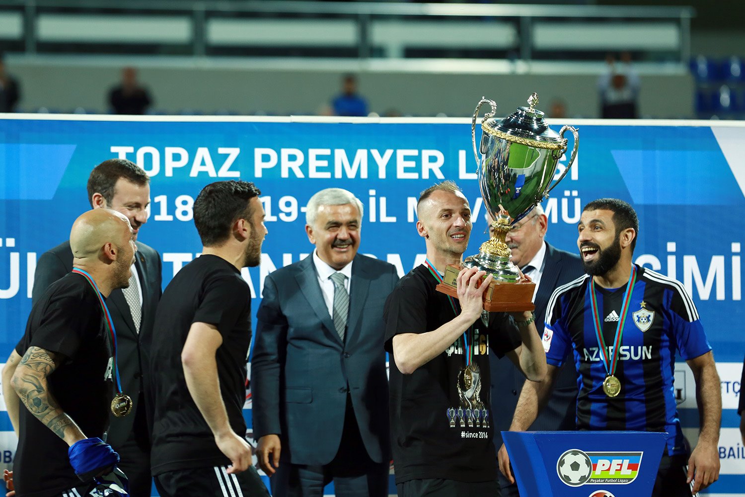 Agolli rikthehet te Qarabagu për të festuar titullin kampion