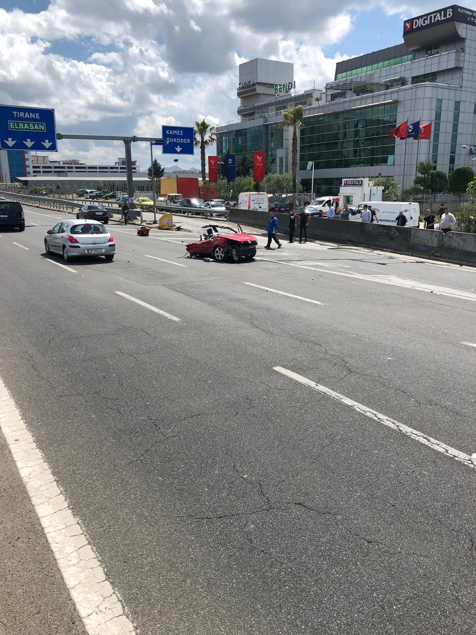 Aksidenti në Tiranë habit mediet gjermane: Nuk do e besoni…